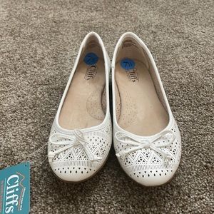 Cliffs by white mountain white flats